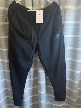 Nike Black Men's Tapered Jogger Sweatpants